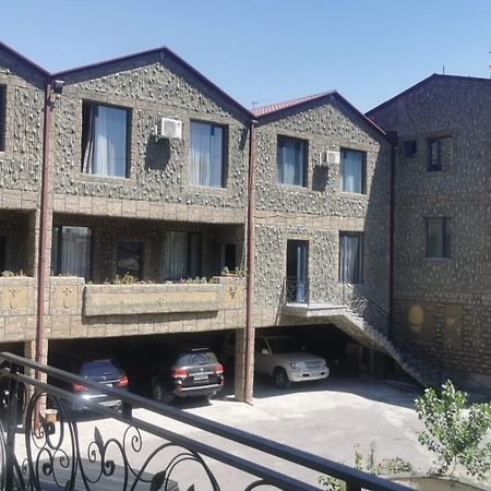 Narek+ Hotel Arrinj Quarto foto