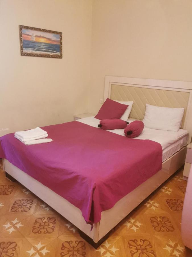 Narek+ Hotel Arrinj Quarto foto