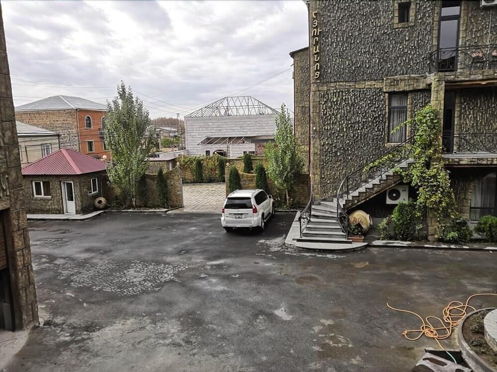 Narek+ Hotel Arrinj Exterior foto