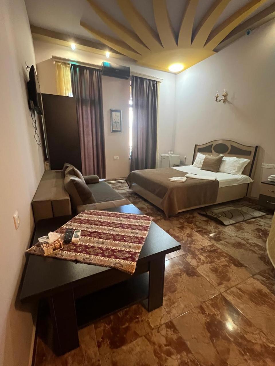 Narek+ Hotel Arrinj Quarto foto