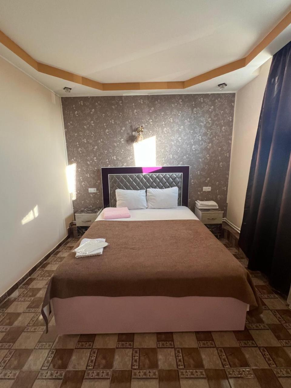 Narek+ Hotel Arrinj Quarto foto